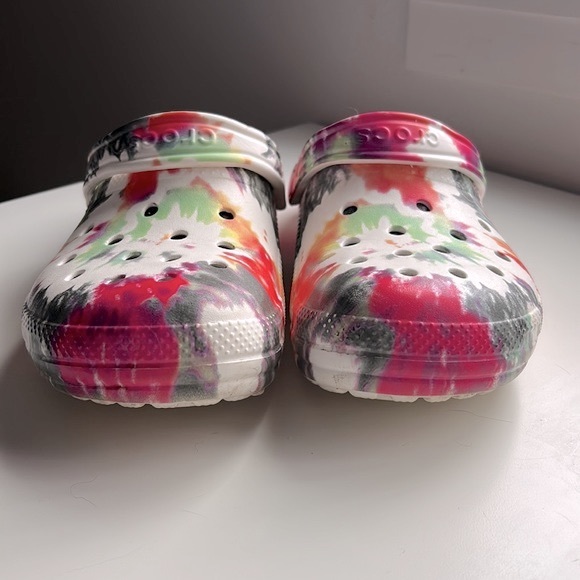 Crocs Classic Lined Tye-Dye Clog - Picture 3 of 11